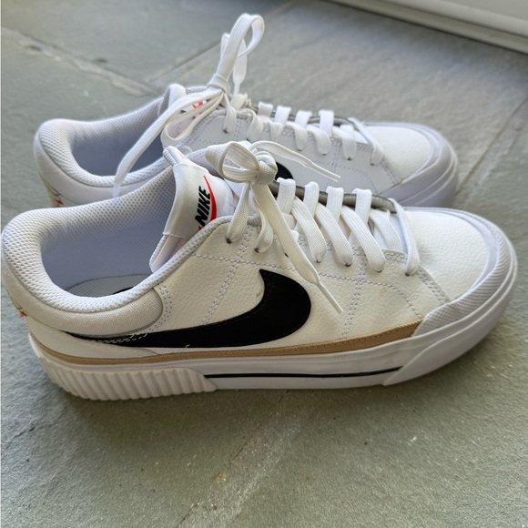 Womans Nike Retro Platform sneakers size 8 - Picture 3 of 5